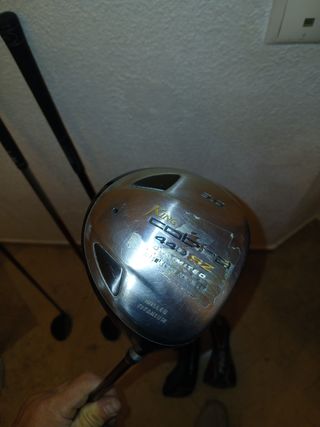 41 bolas golf usadas y 4 palos de golf