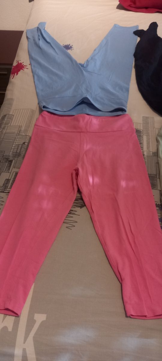 4 Leggings cortos, por debajo de las rodillas.