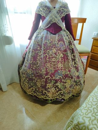 Traje fallera rojo y dorado