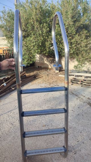 Escalera piscina metalica