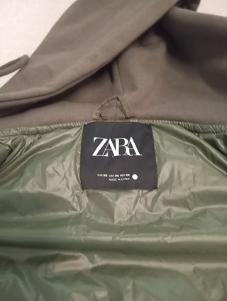 Cazadora acolchada Zara verde oliva sin mangas