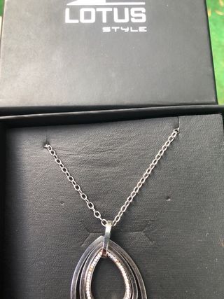 Collar Lotus plata - Estilo lágrima