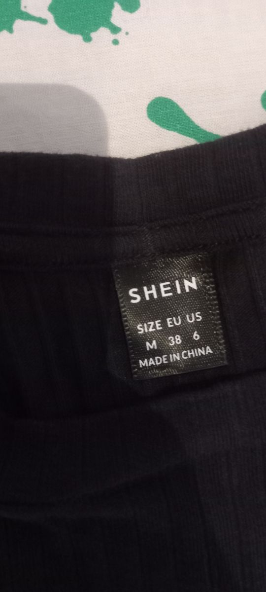 Vestidos canalé: Negro, azul y verde militar.