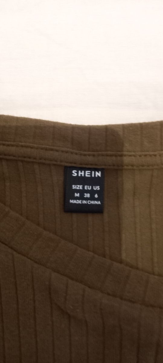 Vestidos canalé: Negro, azul y verde militar.