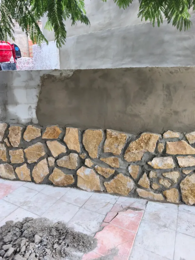 Se hacen trabajos de albañilería y electricidad