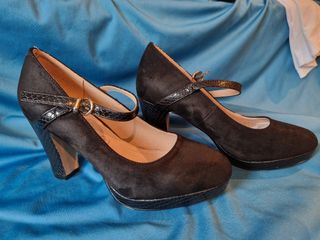 Zapatos negros tacón medio