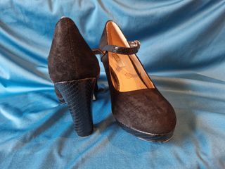 Zapatos negros tacón medio