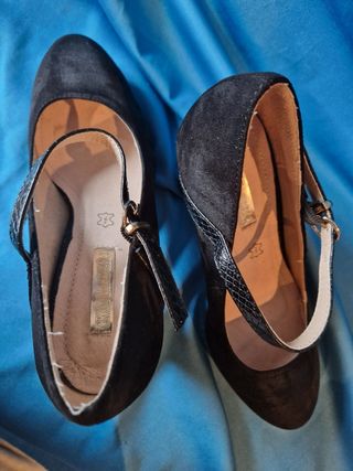 Zapatos negros tacón medio