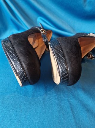 Zapatos negros tacón medio