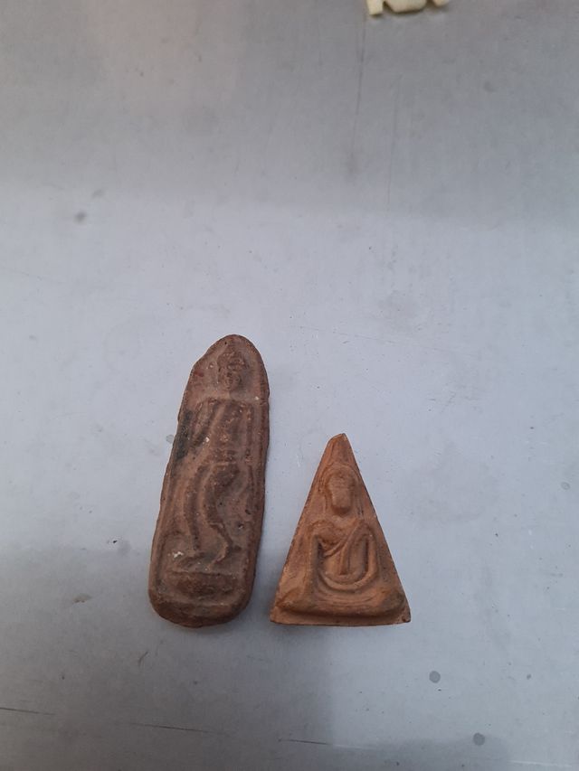 Amuleti Budda in terracotta