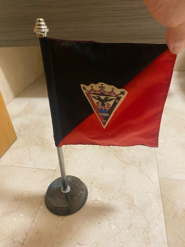 Banderín C.D. Mirandés