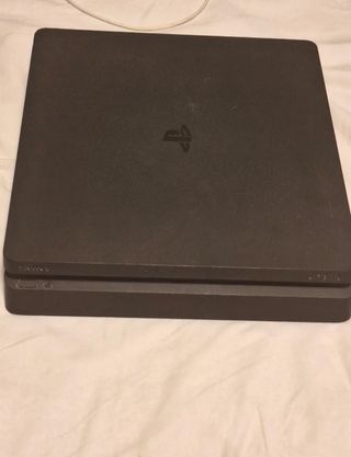 PS4 Slim (PlayStation 4) negra PRECIO NO NEGOCIABL