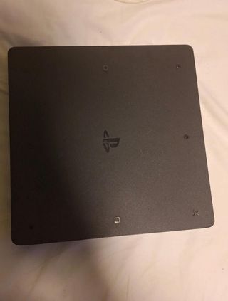 PS4 Slim (PlayStation 4) negra PRECIO NO NEGOCIABL