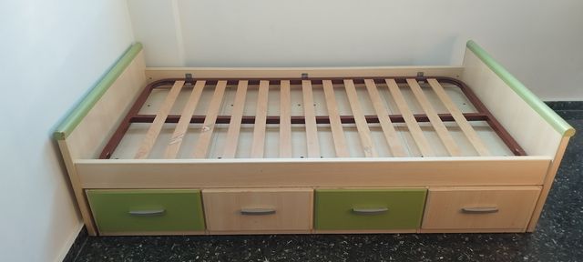 Cama infantil con 4 cajones - Madera