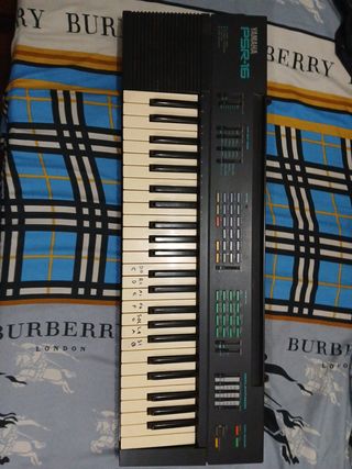 Yamaha PSR-16: Piano Elettronico