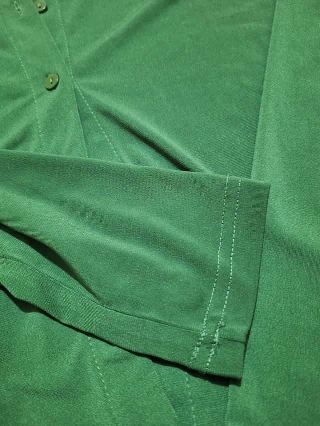 Camisa básica color verde talla M