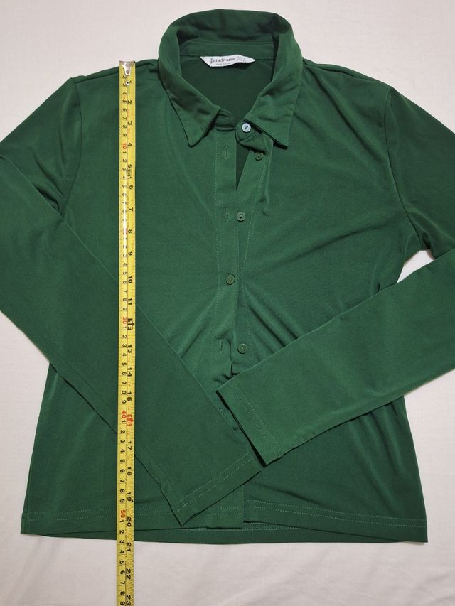Camisa básica color verde talla M