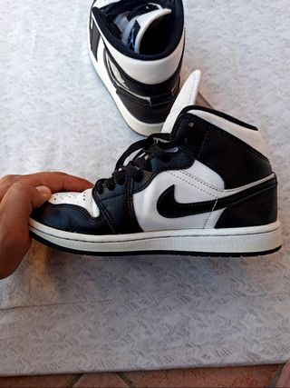 Nike Air Jordan 1 Mid 36,5 - Bianche e Nere