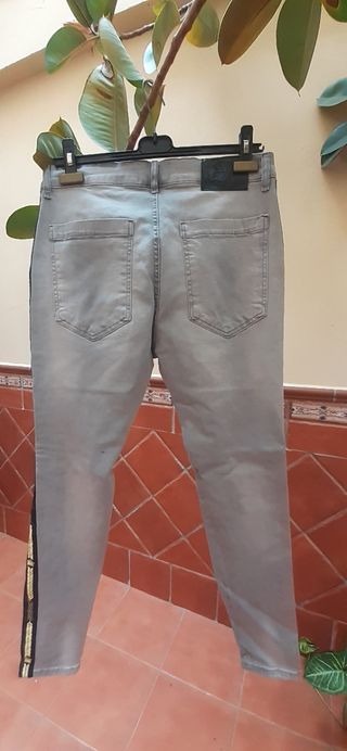 Jeans grises rotos 