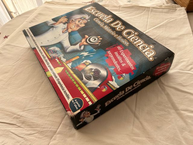 Juego Escuela de Ciencia, niños 7 o más años