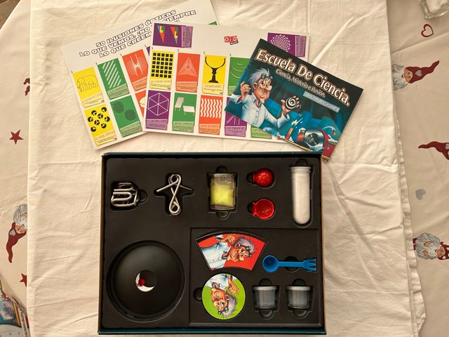 Juego Escuela de Ciencia, niños 7 o más años