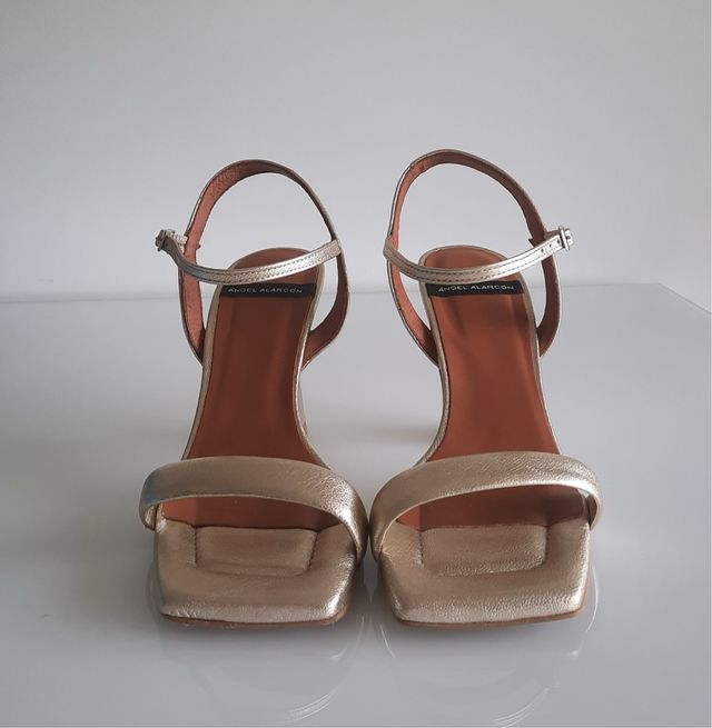 Sandalias Angel Alarcon doradas