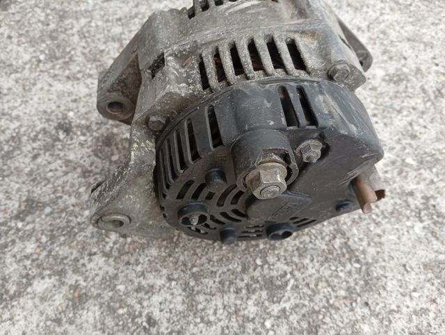 Alternador Renault - usado