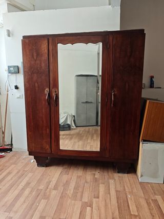 Armadio antico in legno