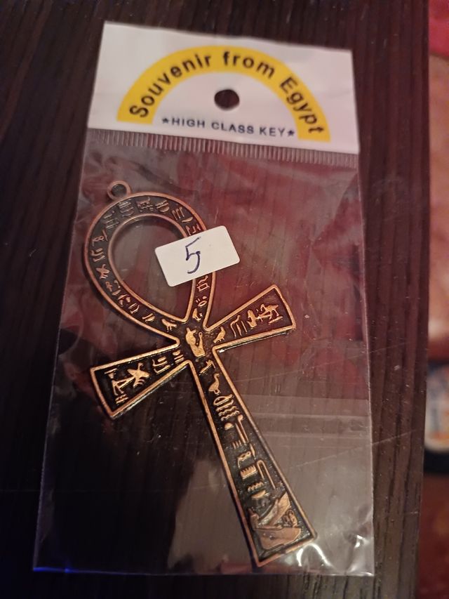 Ankh egiziano dorato e marrone