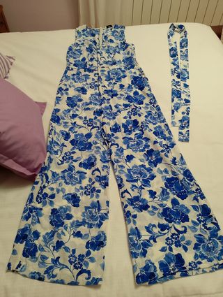 Mono azul y blanco estampado