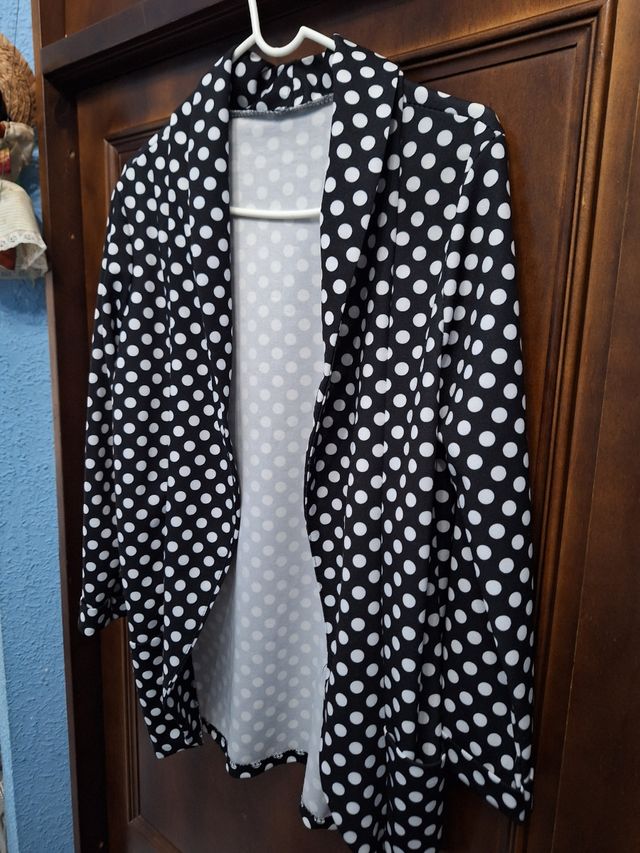 Chaqueta lunares blanco-negro