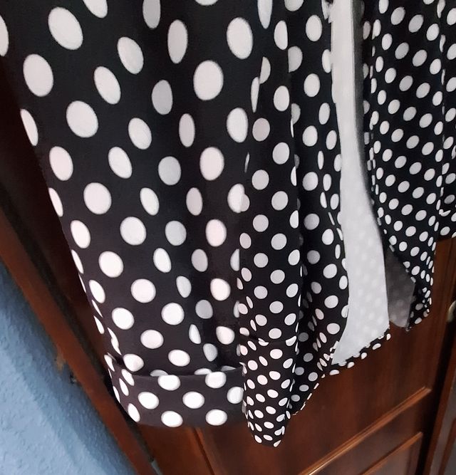 Chaqueta lunares blanco-negro