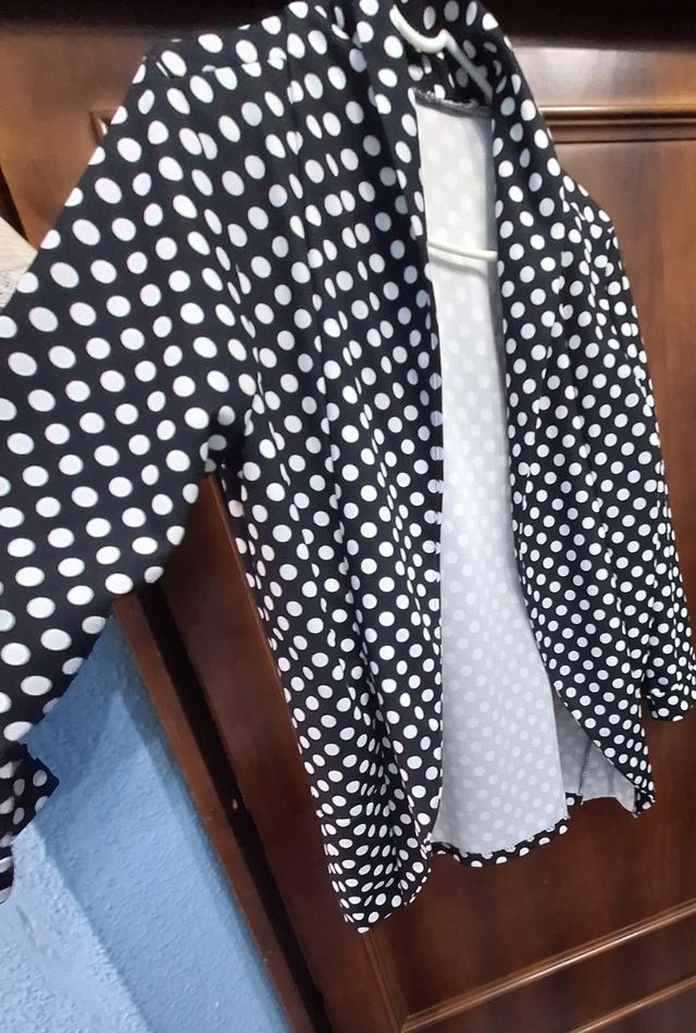 Chaqueta lunares blanco-negro