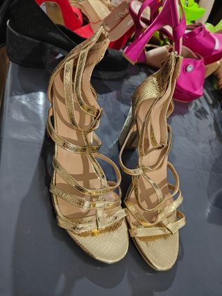 Sandalias doradas tacón - talla 40
