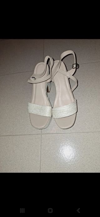 Sandalias cuña beige mujer