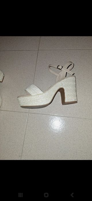 Sandalias cuña beige mujer