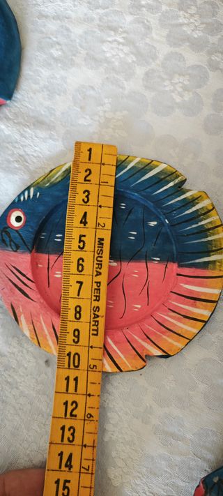 5 sotto tazza e 5 coperchi di legno dipinti.