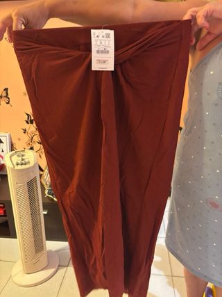 Falda midi Pull&Bear marrón - Talla L