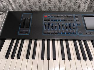 Teclado Ketron Event 76