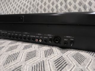 Teclado Ketron Event 76