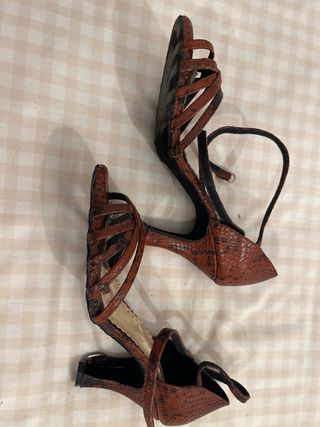 Zapatos baile latino piel marrones.
