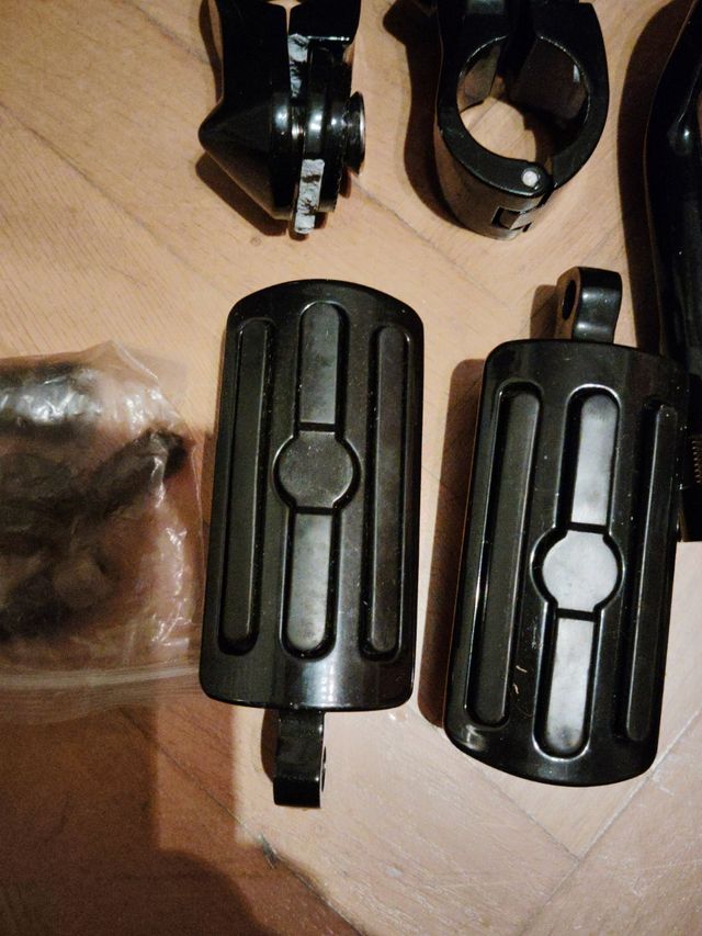 Reposapiés para moto - Cromados