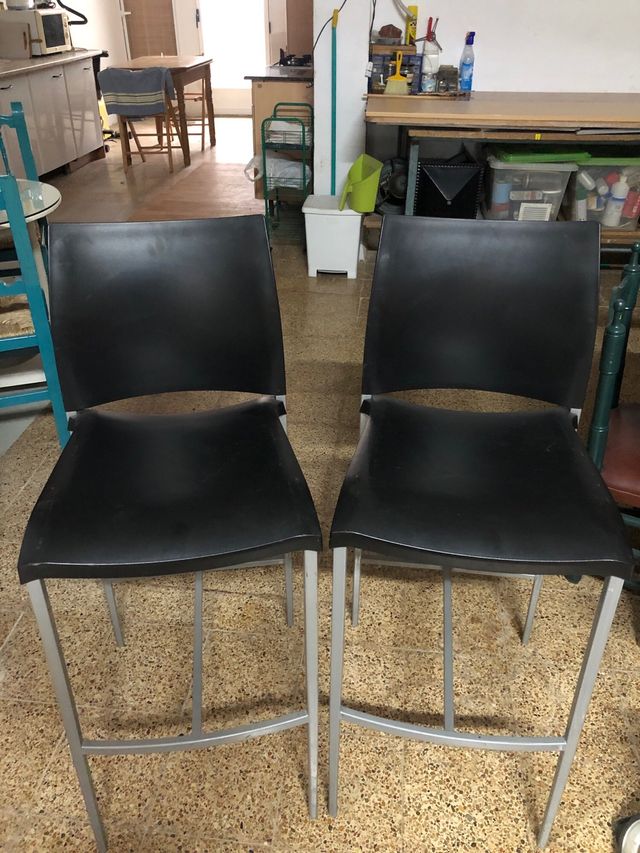 14 taburetes de resina y aluminio, hosteleria