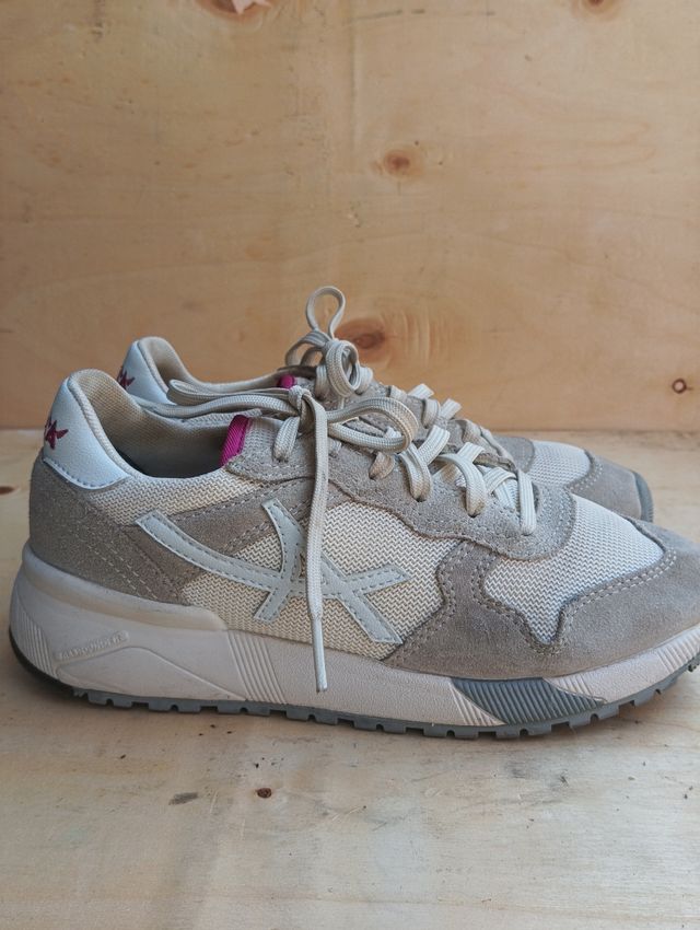 Zapatillas Mephisto beige y blanca