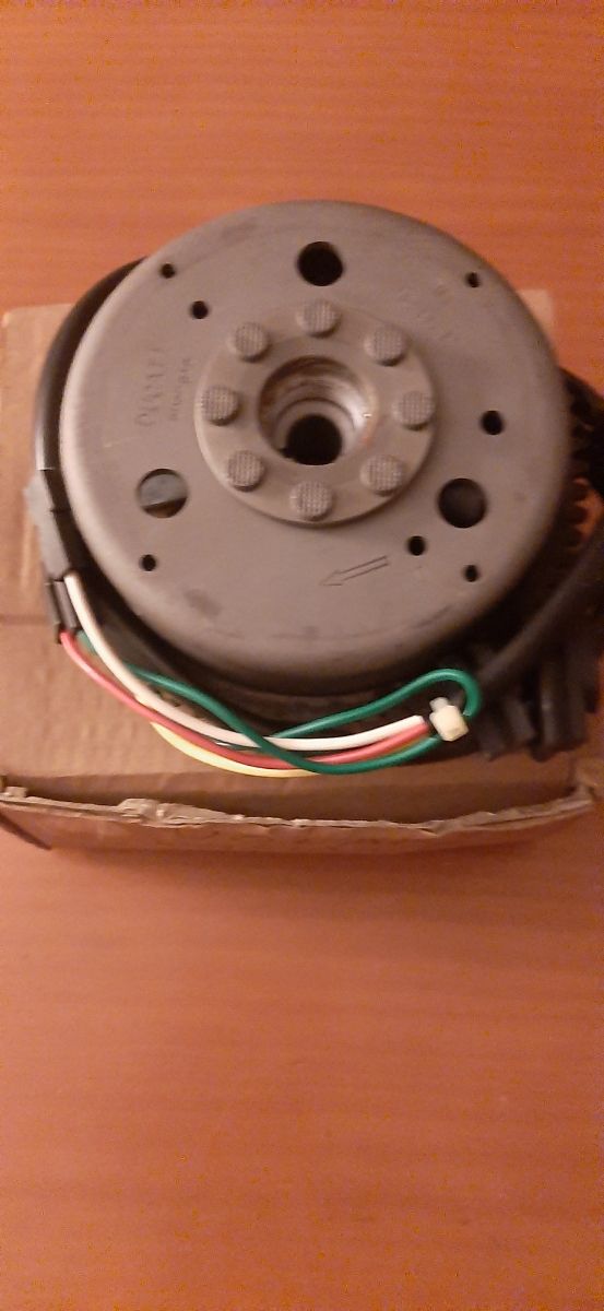 VOLANTE MAGNÉTICO DERBI VARIANT SPORT.