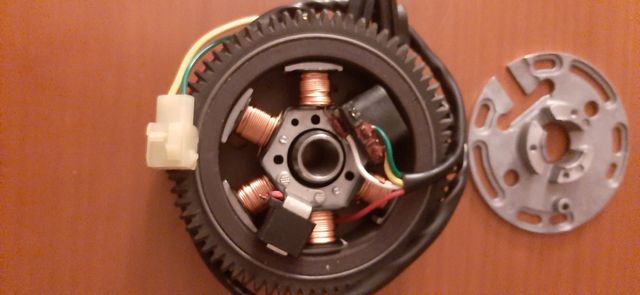 VOLANTE MAGNÉTICO DERBI VARIANT SPORT.