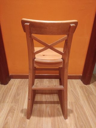 Trona madera IKEA infantil.