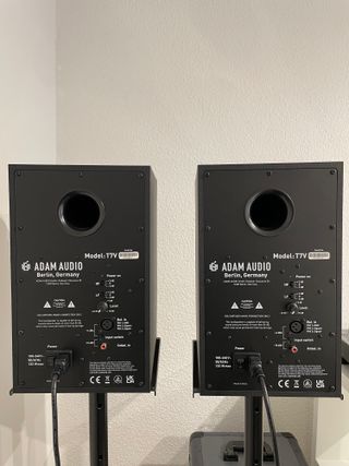 Monitores de estudio ADAM AUDIO T7V - negros
