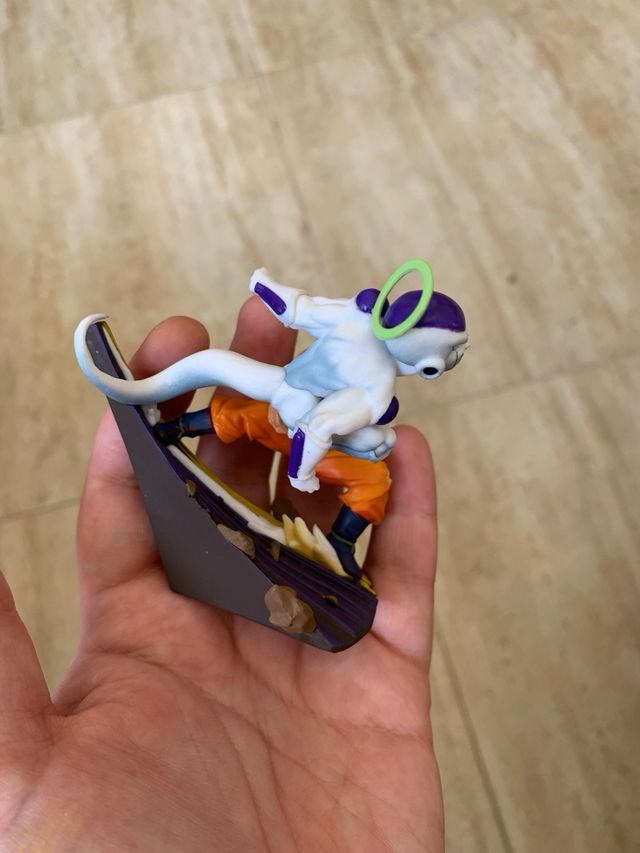 Figura Goku vs. Freezer Megahouse