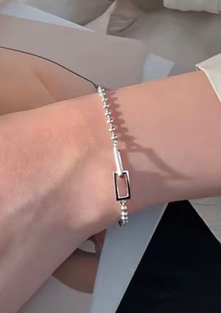 Pulsera de plata.